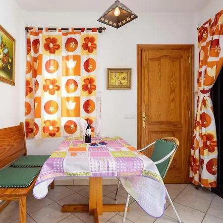 Fewo-atico-florasol-sehr-ruhig-direkt-am-naturschutzgebiet-mit-pool-2-terrassen-grill-parkplatz Appartement *